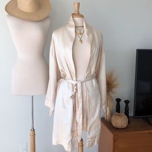 CREAM SILK STYLE VINTAGE ROBE